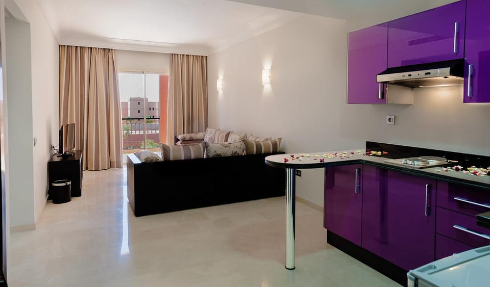 Kitchen or kitchenette, Communal kitchen