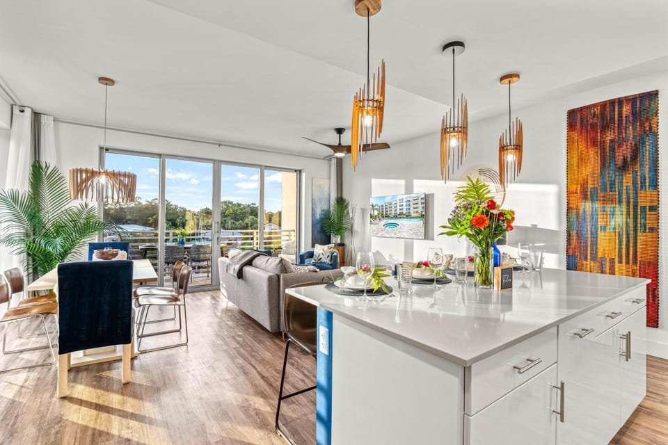 Waterfront, Pet-Friendly Condo with Pool, Spa, and Fitness Center near Downtown Sarasota House in Sarasota