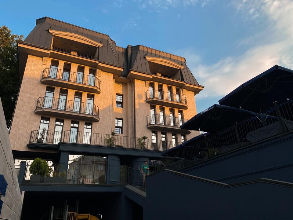 Property building, Restaurant/places to eat