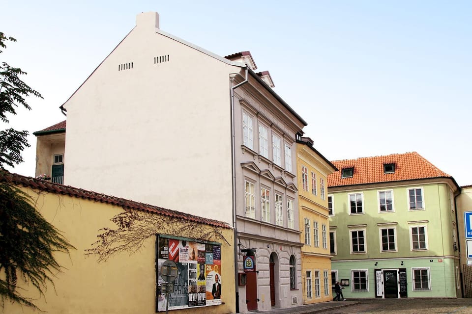 Property building, Neighbourhood