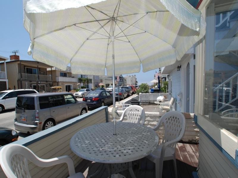 Lower West Newport House in Balboa Peninsula