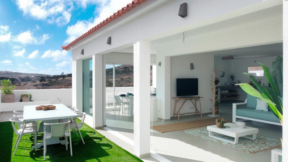 Balcony/Terrace, Mountain view