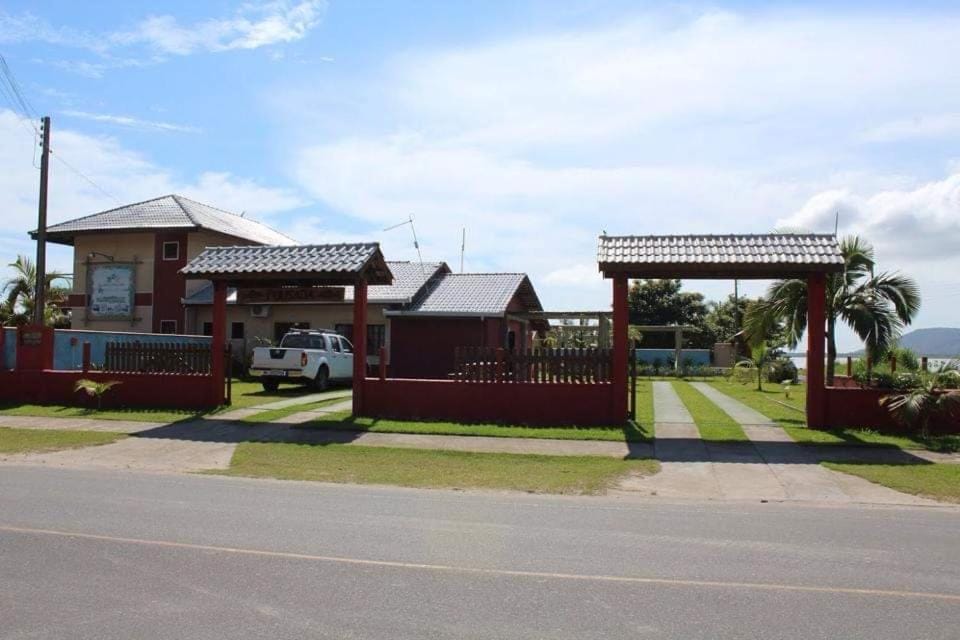 Pousada 4 Estações itapoa Hotel in São Francisco do Sul