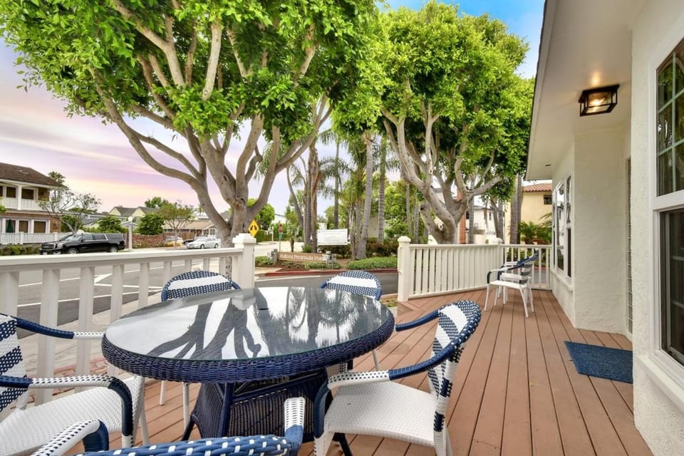 129 G St House in Balboa Peninsula