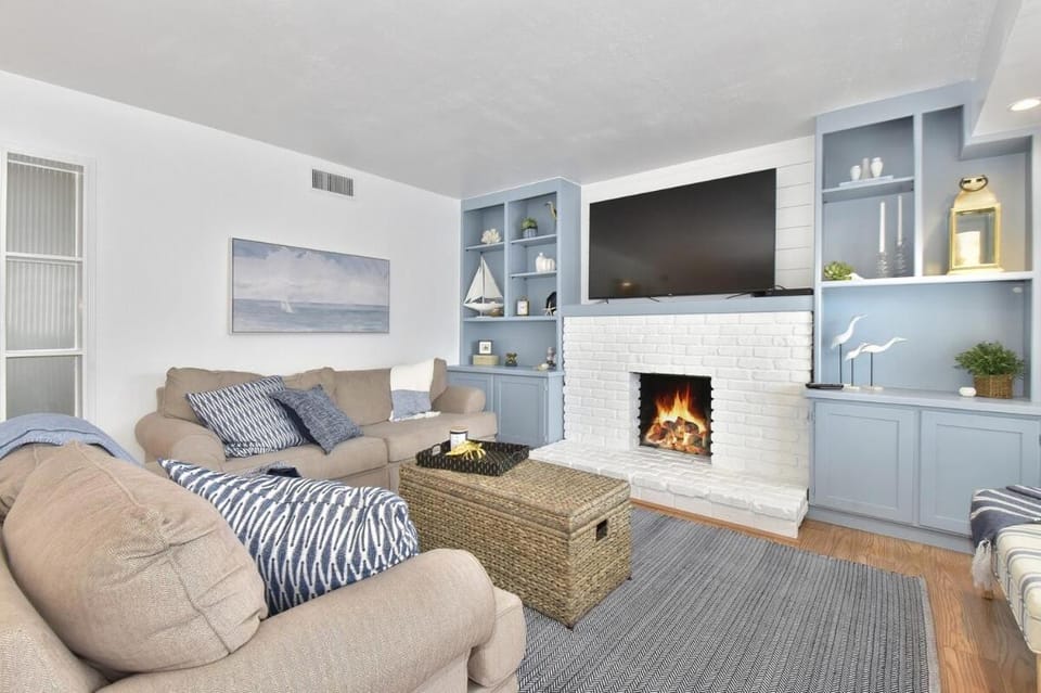 129 G St House in Balboa Peninsula