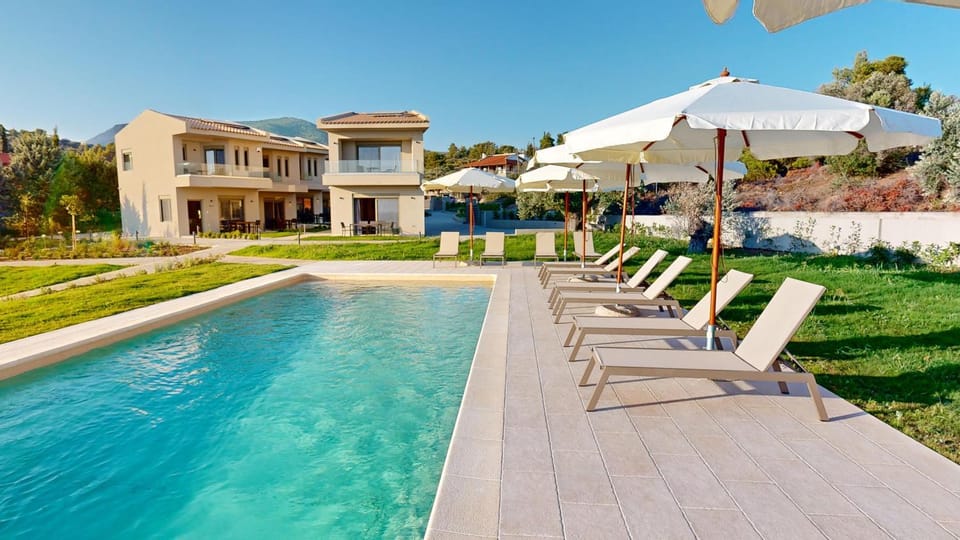 Property building, Patio, Day, Garden view, Pool view, Swimming pool, sunbed