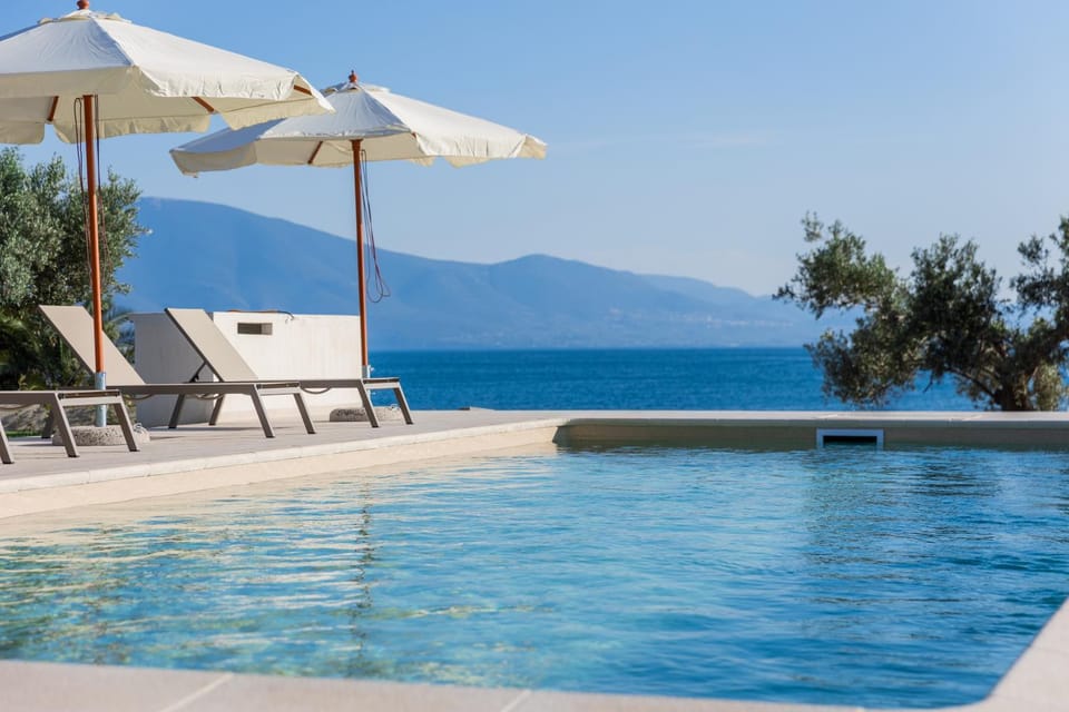 Day, Natural landscape, Sea view, Swimming pool, sunbed