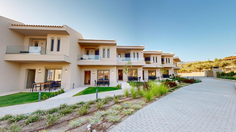 Property building, Garden, Garden view, Street view
