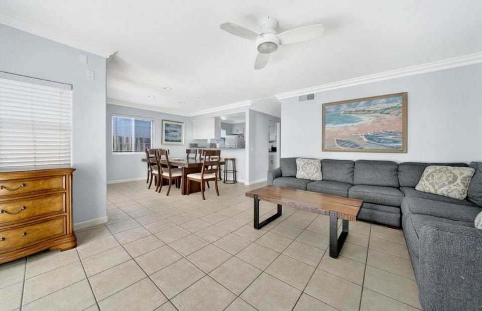 1404 W Oceanfront A Apartment in Balboa Peninsula