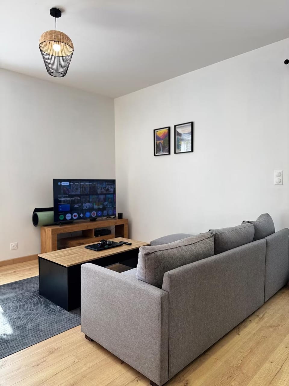 Communal lounge/ TV room, TV and multimedia, Living room, Seating area