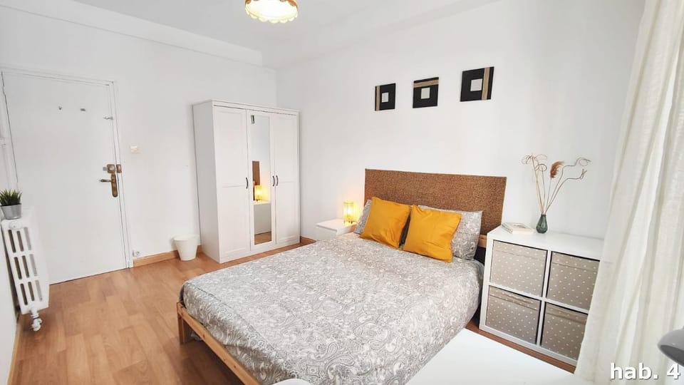 Bed, Photo of the whole room, Bedroom, wardrobe
