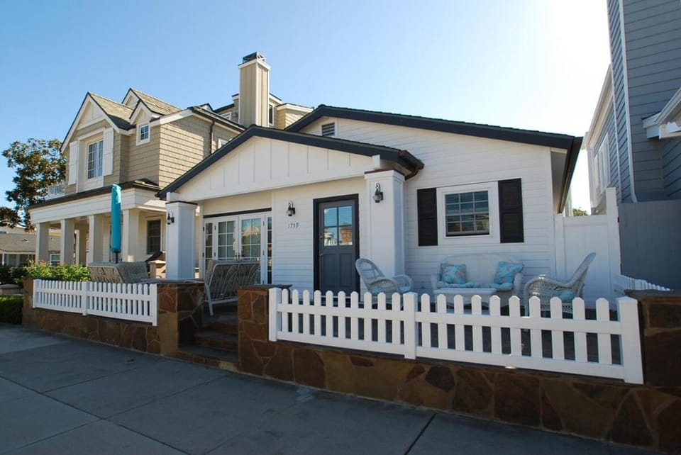 1759 Miramar Dr House in Balboa Peninsula