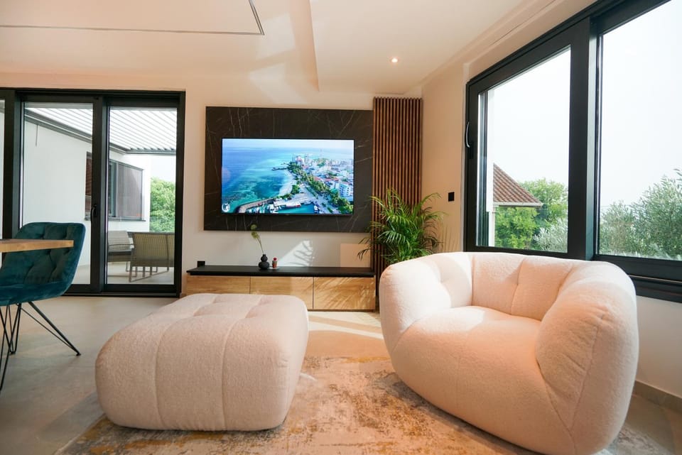 TV and multimedia, Living room, Seating area