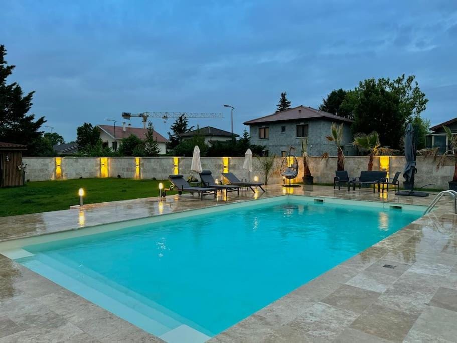 Maison près du Stade Groupama Stadium, Eurexpo, Aeroport de Lyon House in Auvergne-Rhône-Alpes