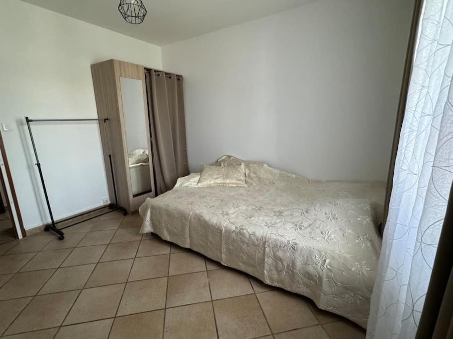 Maison près du Stade Groupama Stadium, Eurexpo, Aeroport de Lyon House in Auvergne-Rhône-Alpes