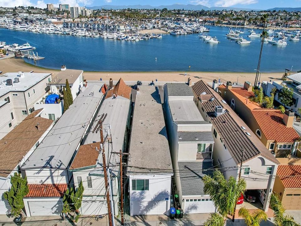 1807 W Bay Unit B House in Balboa Peninsula