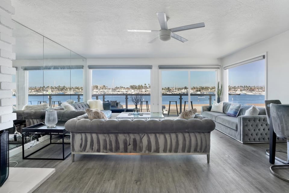 1807 W Bay Unit B House in Balboa Peninsula