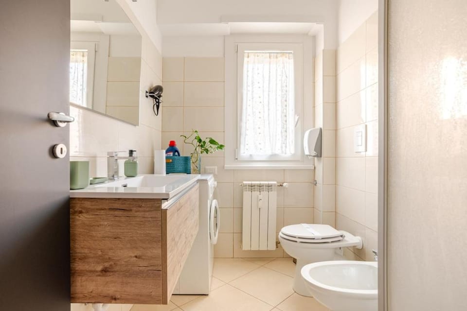 Toilet, Bathroom, bidet, towels