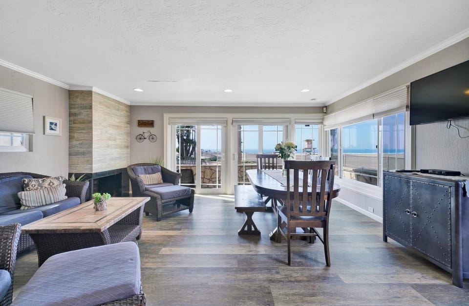 2314 W Oceanfront A House in Balboa Peninsula