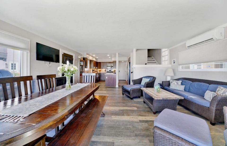 2314 W Oceanfront A House in Balboa Peninsula