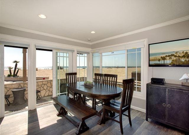 2314 W Oceanfront A House in Balboa Peninsula