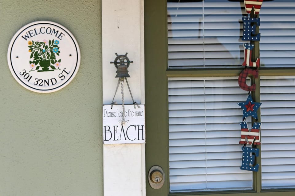 Lower West Newport House in Balboa Peninsula
