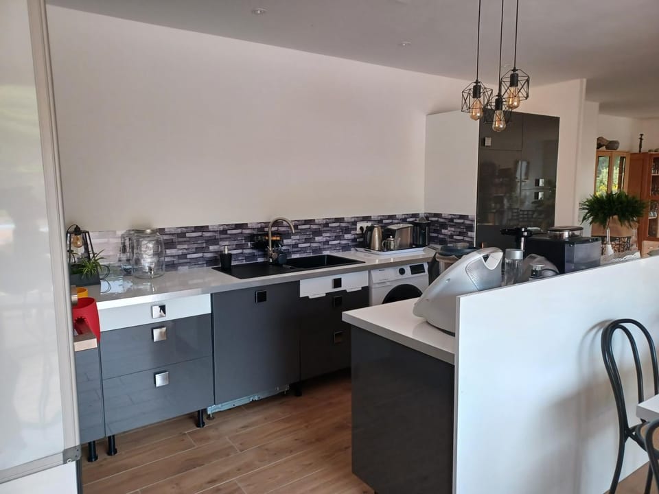 Dining area, kitchen