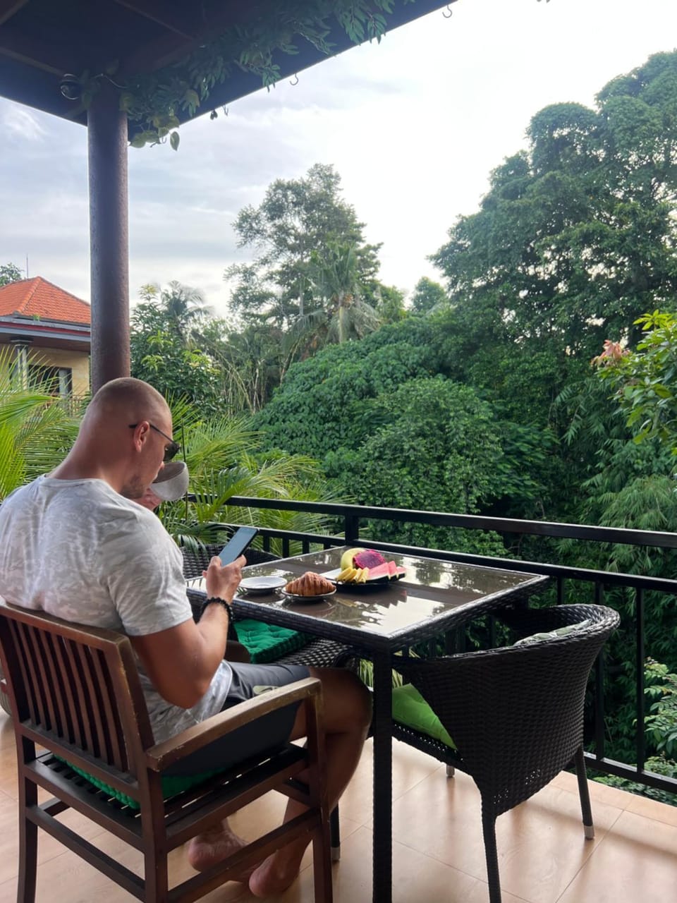 Day, Food and drinks, Dining area, Garden view