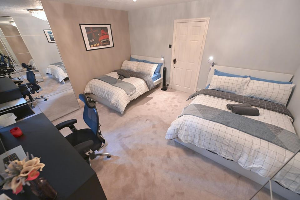 Bed, Photo of the whole room, Bedroom, towels