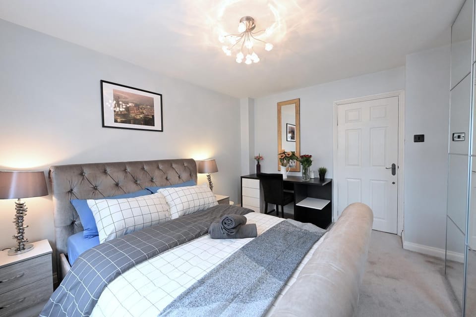 Bed, Photo of the whole room, Bedroom