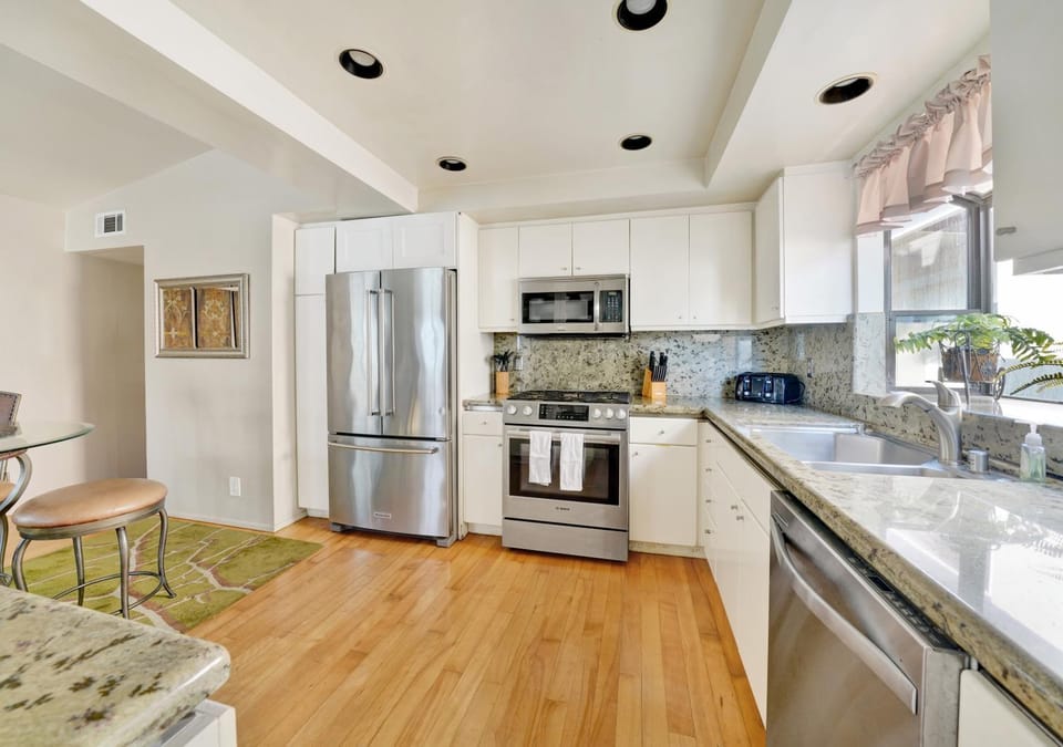 4 Bedrooms House in Balboa Peninsula