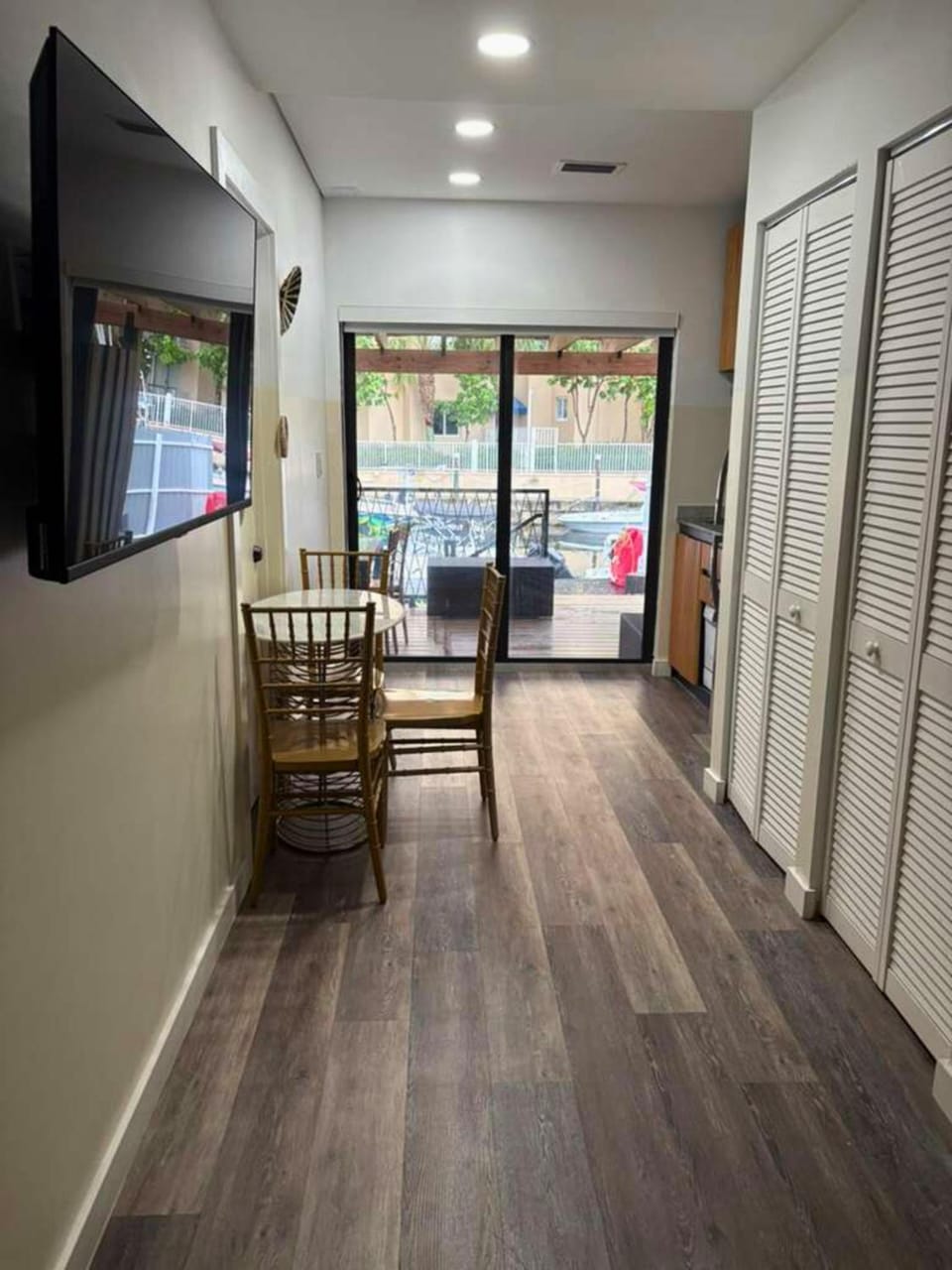 TV and multimedia, Dining area
