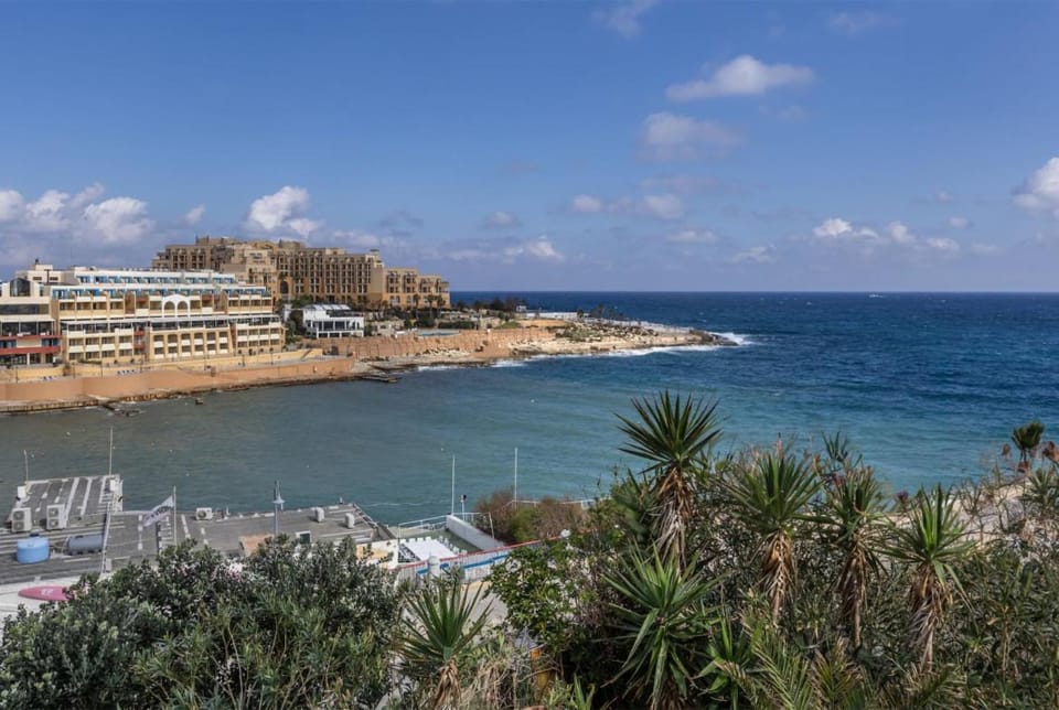 City view, Sea view