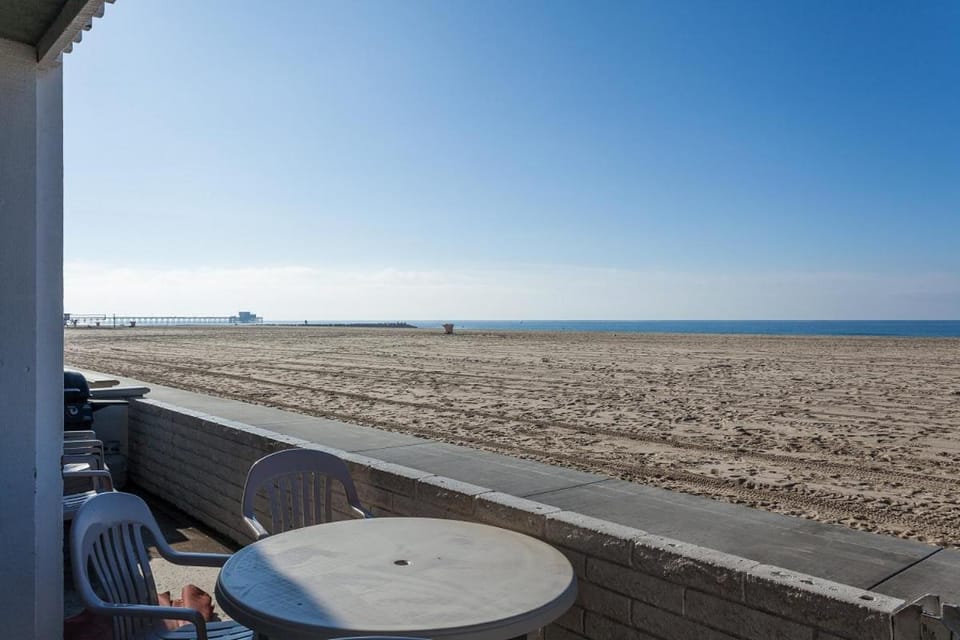 3112 W Oceanfront A House in Balboa Peninsula