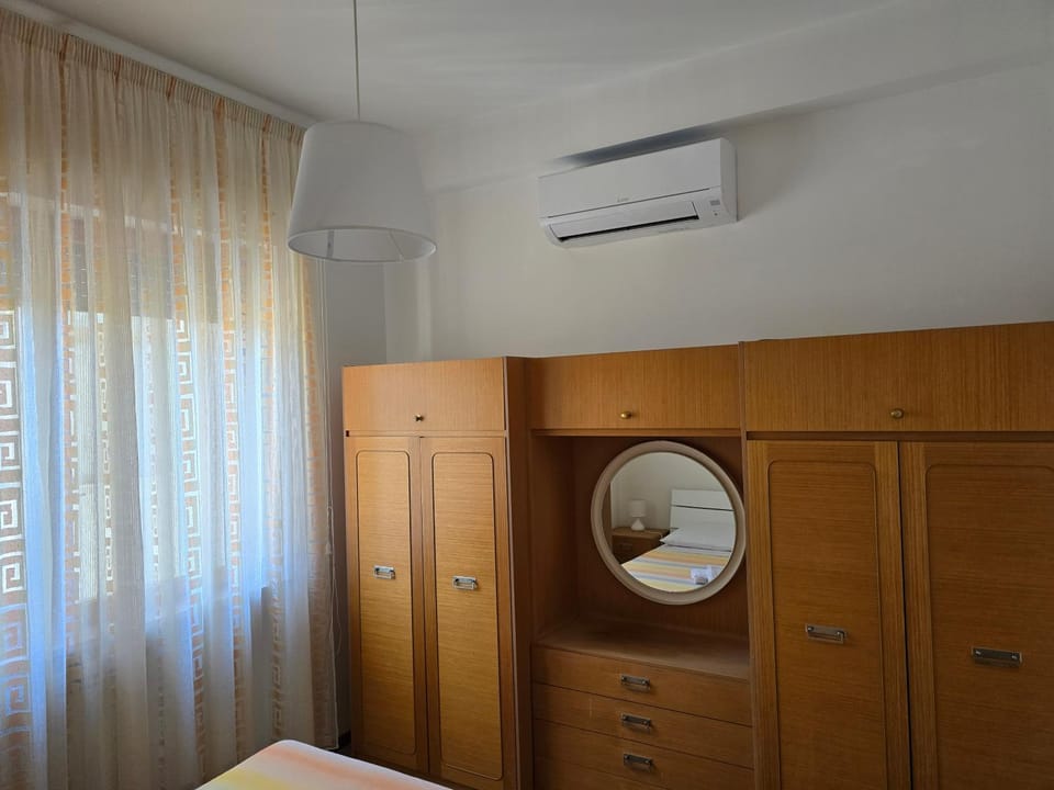 Bed, Photo of the whole room, Bedroom, wardrobe, air conditioner