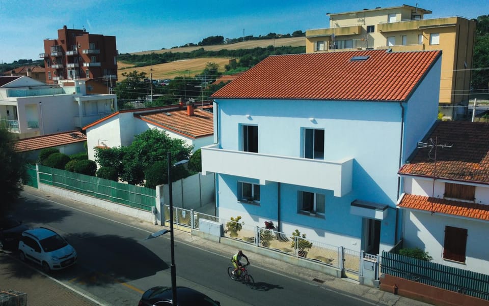 Property building, Day, Neighbourhood, Street view, Location, Parking