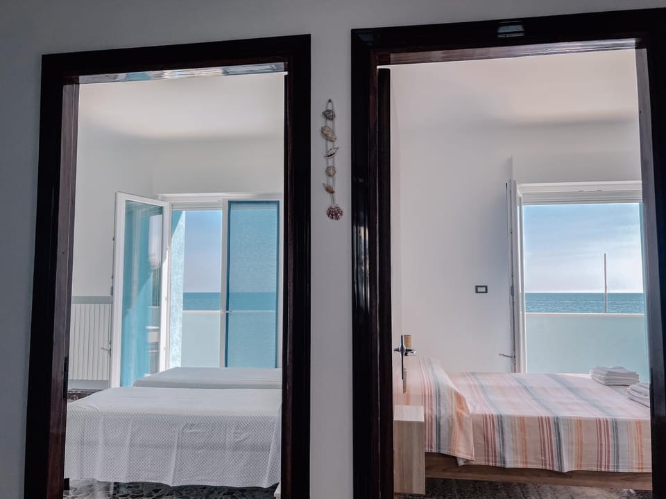 Bed, Natural landscape, Photo of the whole room, Bedroom, Sea view