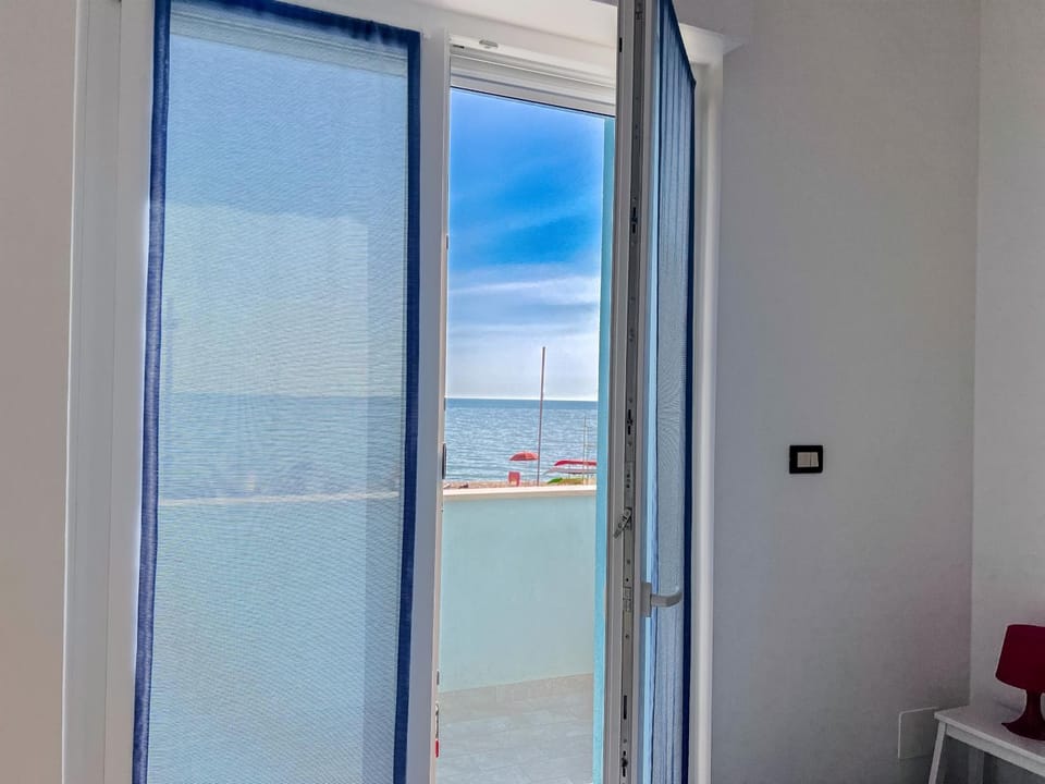 View (from property/room), Balcony/Terrace, Sea view