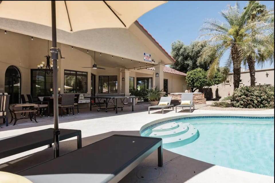 Grand Palms - Luxury Scottsdale Estate w Pool House in Scottsdale