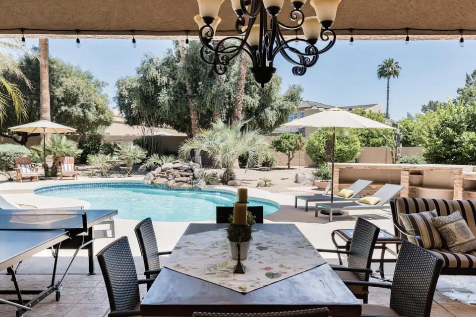 Grand Palms - Luxury Scottsdale Estate w Pool House in Scottsdale