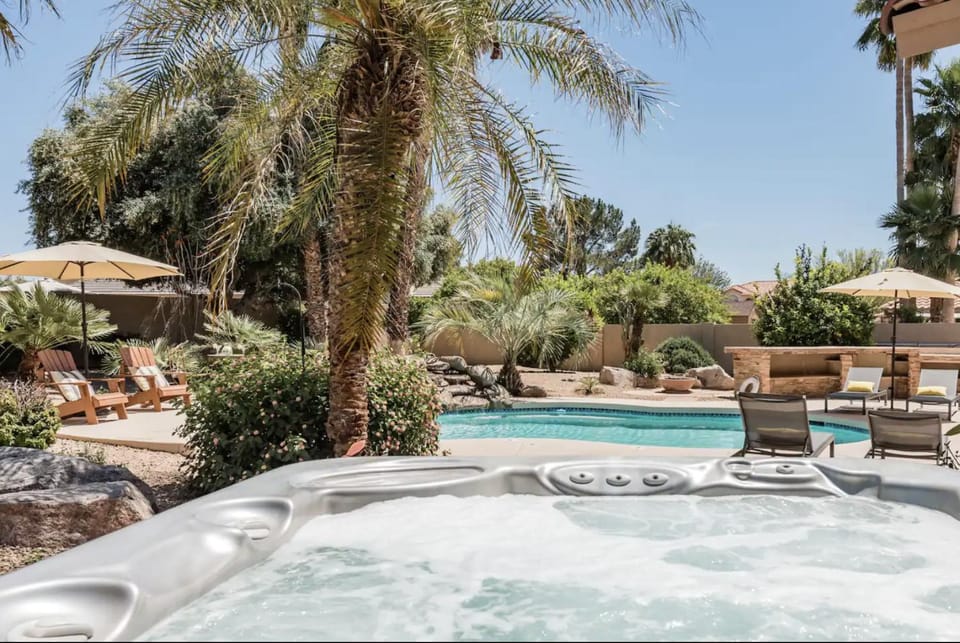 Grand Palms - Luxury Scottsdale Estate w Pool House in Scottsdale
