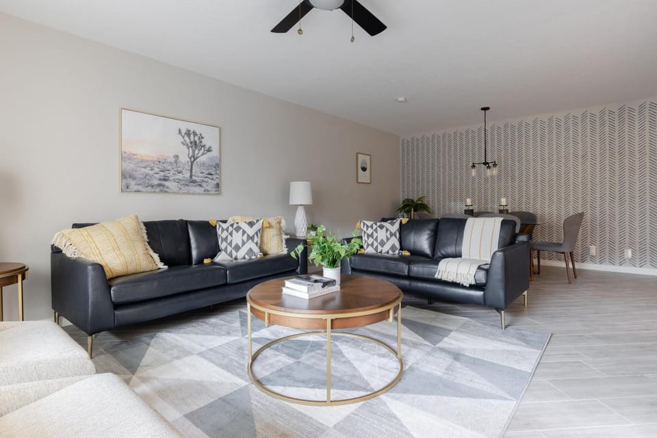 Modern Chic Condo In Midtown w Pool & Hot Tub House in Phoenix