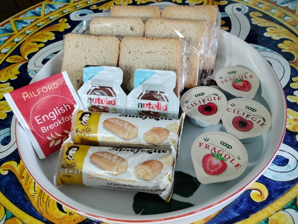 Living room, Breakfast