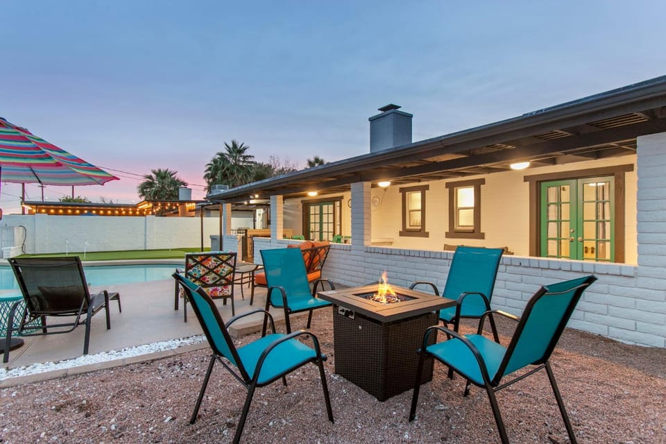 Old Town Oasis wHeated Pool, Hot Tub, & Fire Pit House in Scottsdale