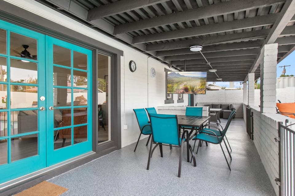 Old Town Oasis wHeated Pool, Hot Tub, & Fire Pit House in Scottsdale