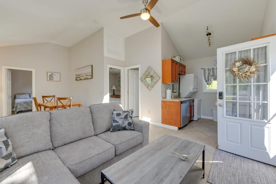 Close to Beach & P-Town! Cottage w/ Bay Views House in North Truro