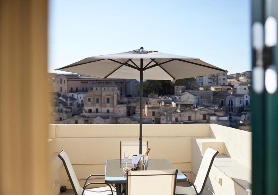 Property building, Day, View (from property/room), Balcony/Terrace, Dining area, City view