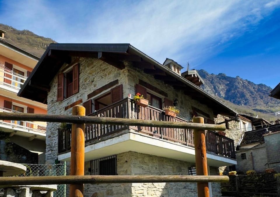 Property building, Day, Natural landscape, View (from property/room), Balcony/Terrace, Mountain view