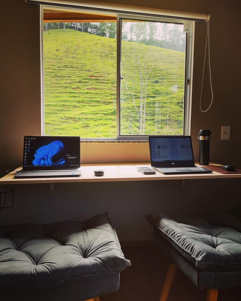 Living room, internet