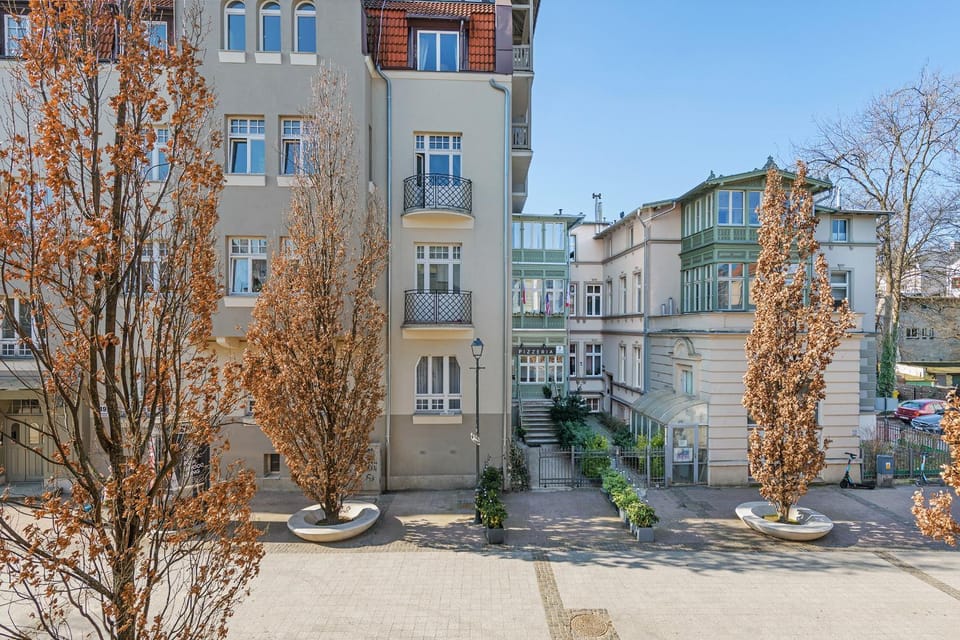 Property building, Street view, Location